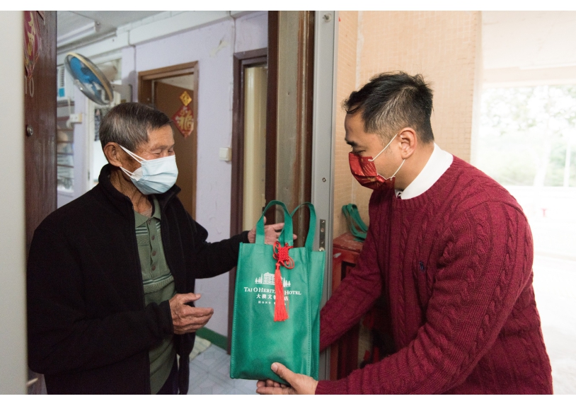 csr-care-cny-2022-TOHH-photo-karl+visited+a+villager-b+%28selected%29_2